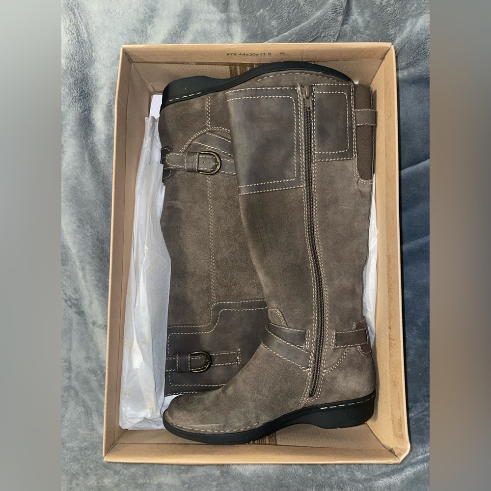 Clark’s Boots size 6